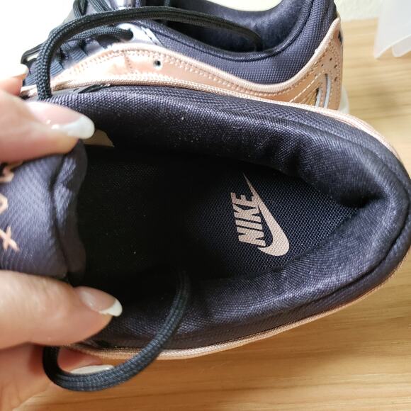 Nike‎ Women's 8.5 Tailwind 4 Athletic Sneaker Metallic Rose Gold Copper Sporty - Picture 7 of 8